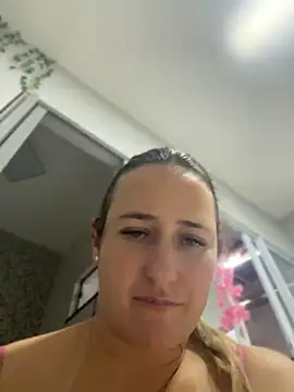 lolitaloira2 stripchat live cam model