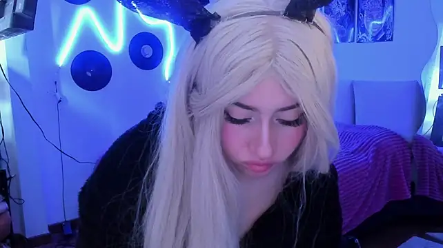 LilyMoon2 stripchat live cam model