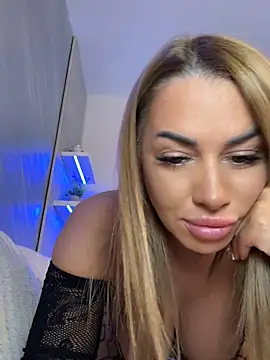 KirstieVegas stripchat live cam model