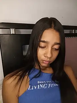 Zoe_Sweett18 stripchat live cam model