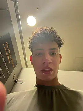 yoursexyjose stripchat live cam model