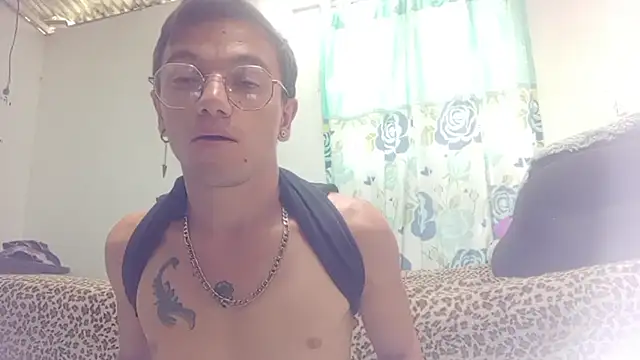 luke_gomez stripchat live cam model