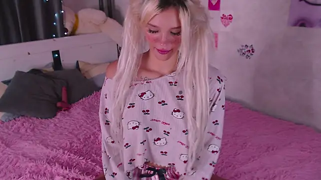 emiswee stripchat live cam model