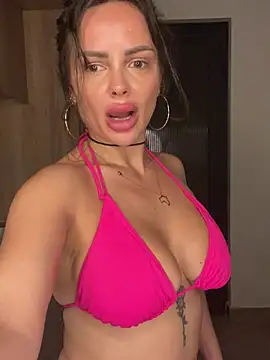 Hotsharwty stripchat live cam model
