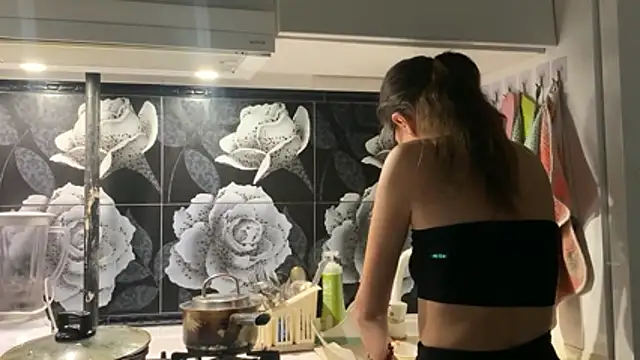 Kivoora stripchat live cam model