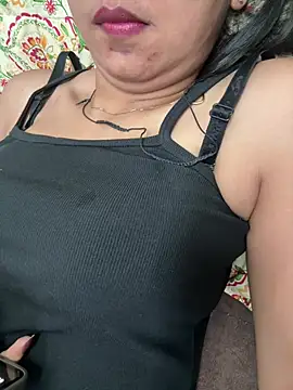 Loviiie stripchat live cam model