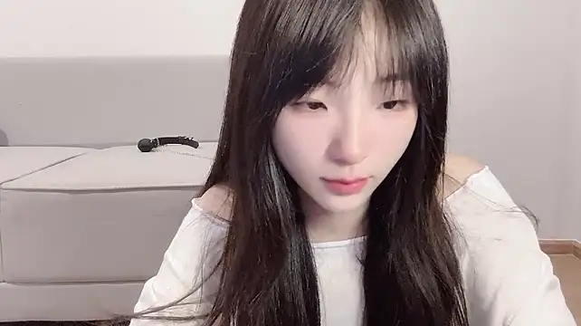 Louise-3 stripchat live cam model