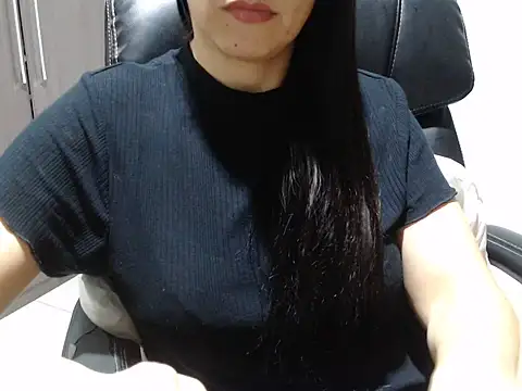 alynnehot stripchat live cam model