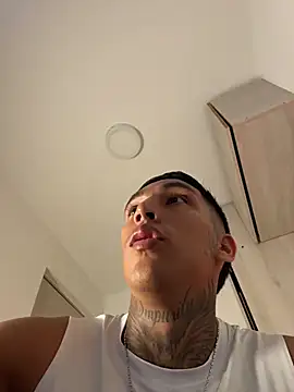 sendfer stripchat live cam model