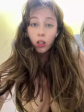 FroggyAnna stripchat live cam model