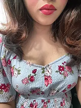 Yours_riya11 stripchat live cam model