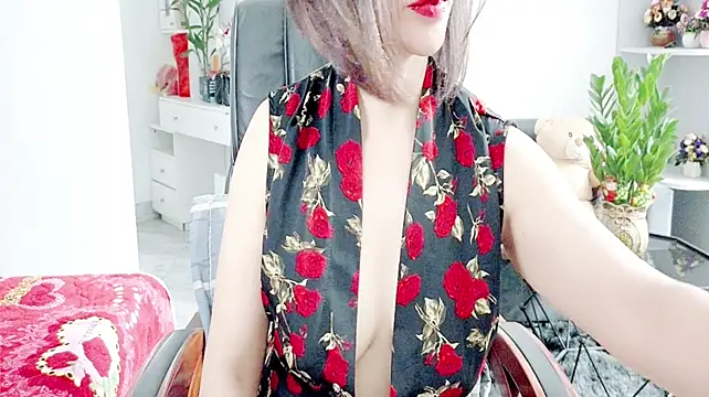 Miu-Le stripchat live cam model