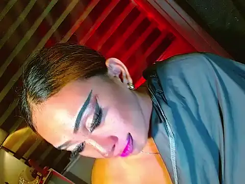 HOLLYWOOD_QUEEN_88 stripchat live cam model