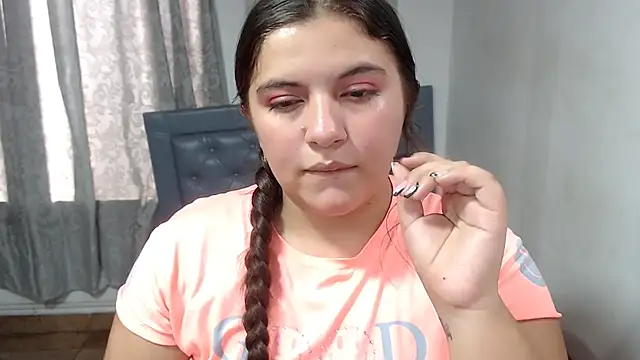 sarah_aguilar stripchat live cam model