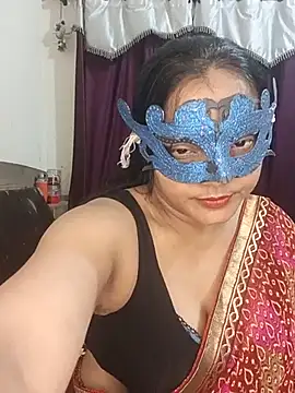 MEERAcle stripchat live cam model