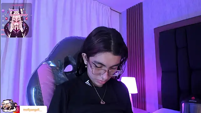 Molly_A stripchat live cam model
