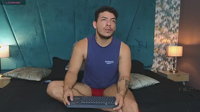 OliverWyse stripchat live cam model
