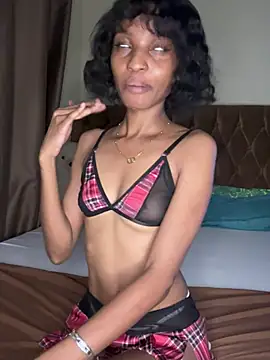 Petitehottie stripchat live cam model