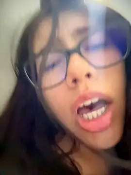 Saracalderon stripchat live cam model