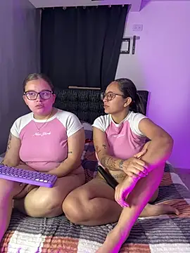Annie_and_Raveenn stripchat live cam model