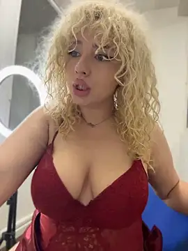 CurlyDaisy stripchat live cam model