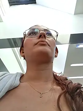 Ary-18 stripchat live cam model