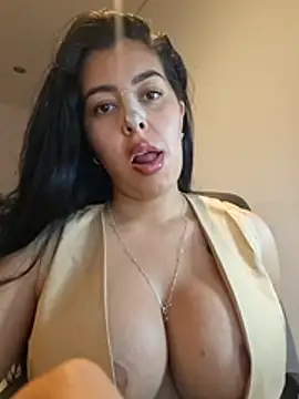 Luianna stripchat live cam model
