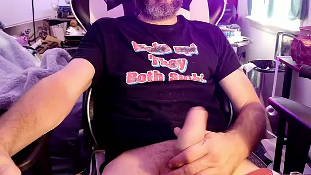 BrokenWithoutCare stripchat live cam model