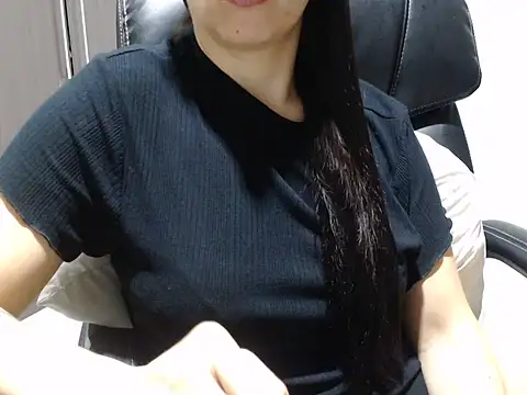 alynnehot stripchat live cam model