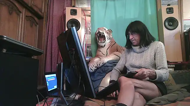 SissiDomination stripchat live cam model