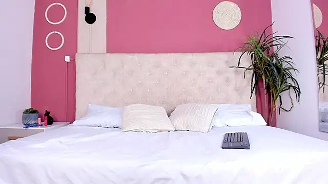 Miahchubby stripchat live cam model