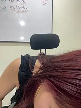 Kira_Fox- stripchat live cam model