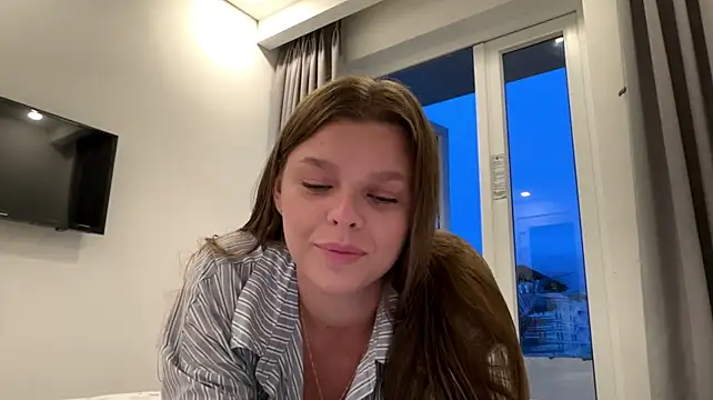 AmieLendor stripchat live cam model