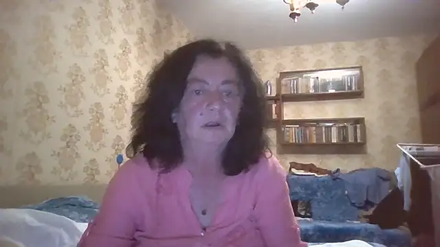 GypsiQueen2 stripchat live cam model