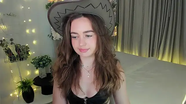 MiracleCurly stripchat live cam model