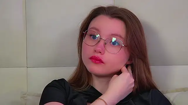 KeiraAsti stripchat live cam model