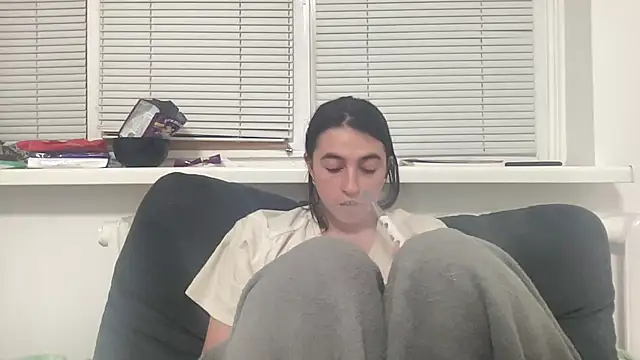 Aphr0ditee stripchat live cam model