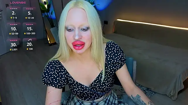 Luna_Beverly stripchat live cam model