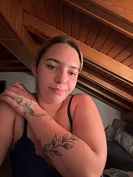 Naomi-Klein stripchat live cam model