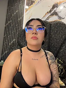 nicole-cooper stripchat live cam model