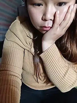 Lavy-bivi stripchat live cam model