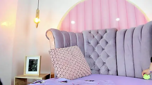 DoveMullerr2 stripchat live cam model