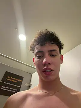yoursexyjose stripchat live cam model