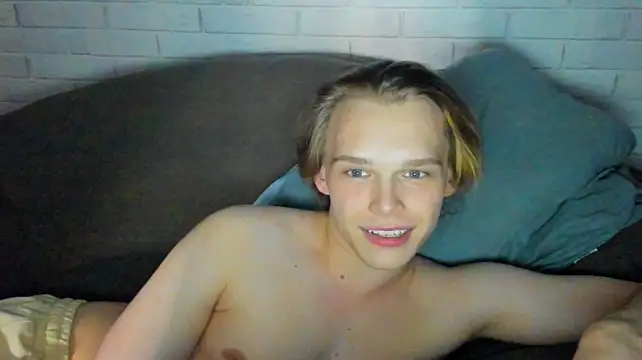 lolKenDowson stripchat live cam model