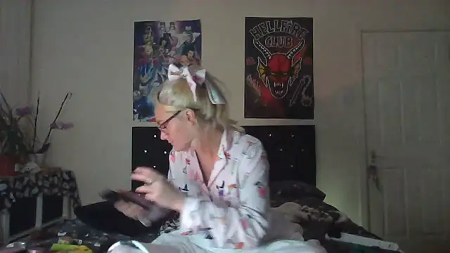 BlazingBaddie420 stripchat live cam model