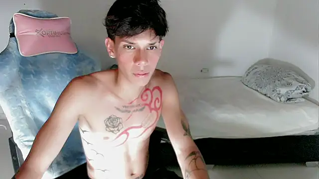 Gushi_on stripchat live cam model