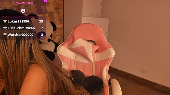 Khaiimy stripchat live cam model