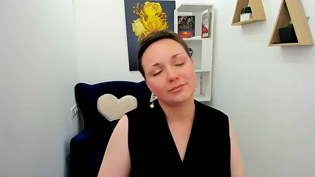 GoldenHazee stripchat live cam model