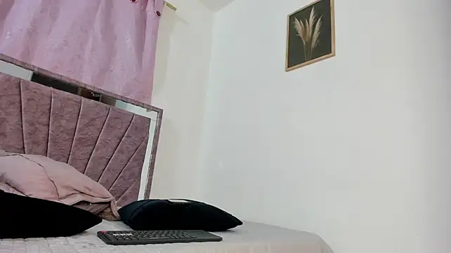 Amirralovely01 stripchat live cam model