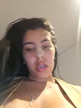Luianna stripchat live cam model